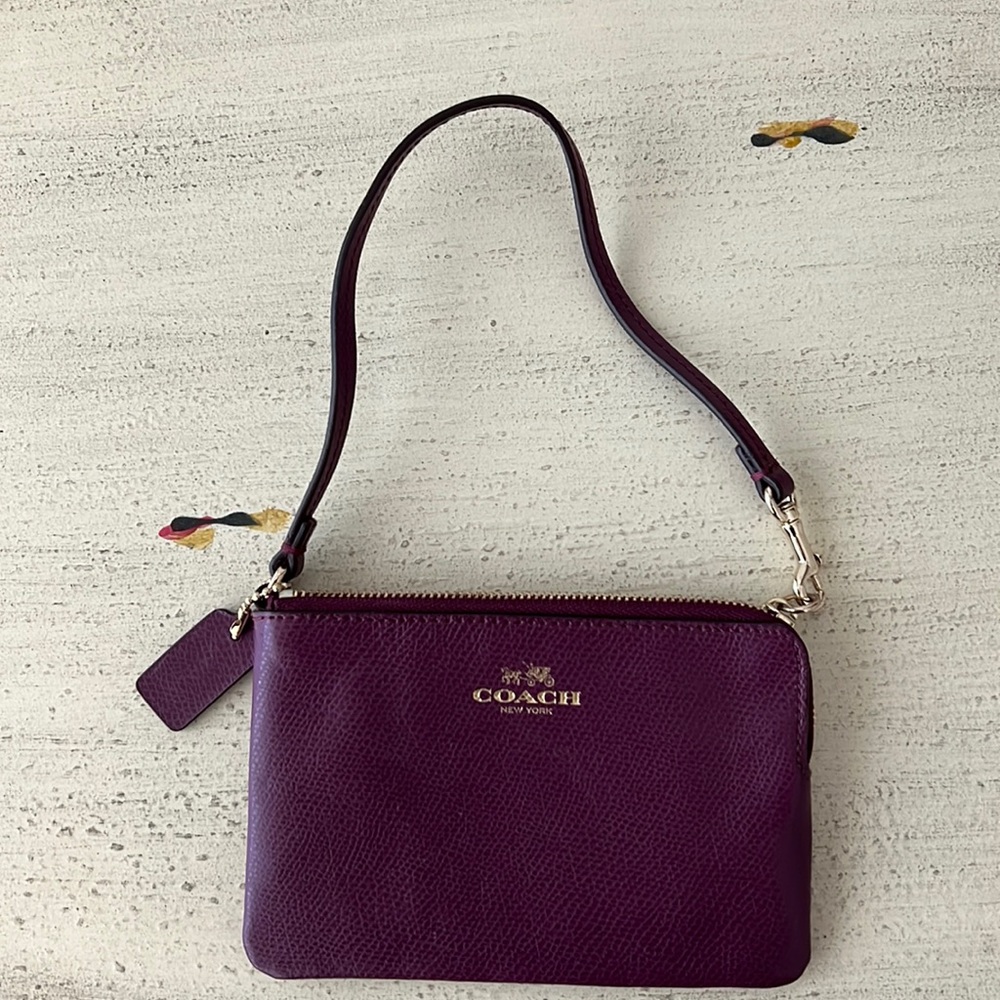 Coach purple clutch never worn no tag